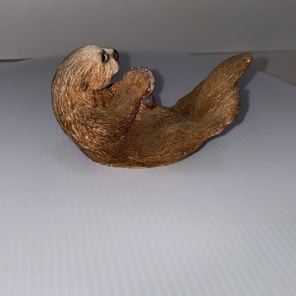 Vintage Sea Otter Floating On Back Holding Food Figurine - Picture 5 of 7